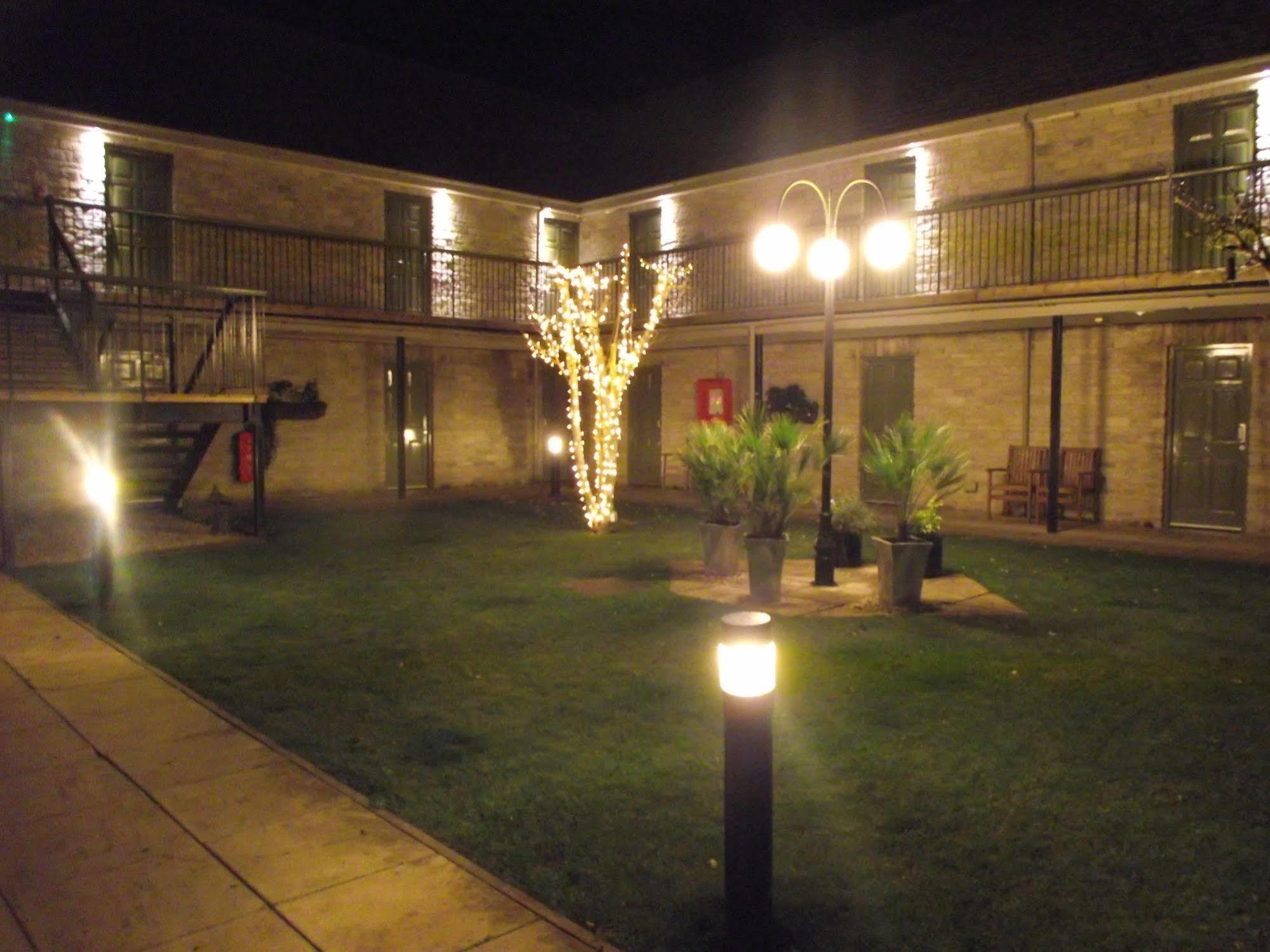 Motel Sturdys Castle Kidlington Exterior foto
